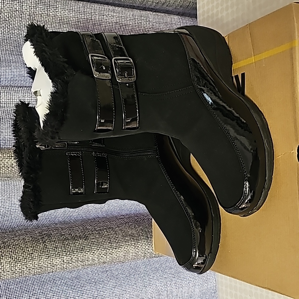 NEW KHOMBU Black Spice Patent Boots Size 8